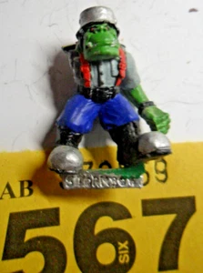 Warhammer 40k Orco Pícaro Trader Orco Metal Hacha de Sangre Casco de Acero Y567 - Imagen 1 de 3