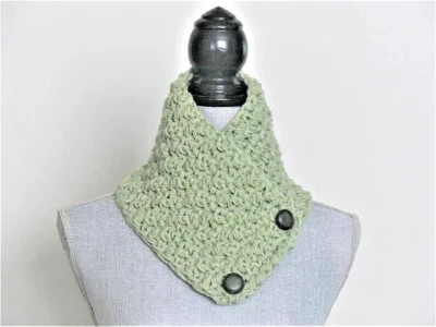 Crochet Pattern DIGITAL DOWNLOAD Scarf - Easy Chunky Button Scarf - Image 1 of 3