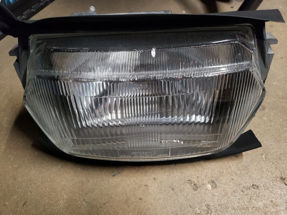 Suzuki GSX750F 1995 GSX750 Katana 750 faro delantero haz de luz original Foto 1 de 4