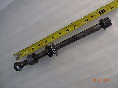 Eje llanta trasera Suzuki GS550 E GS 550 1979 Foto 1 de 4