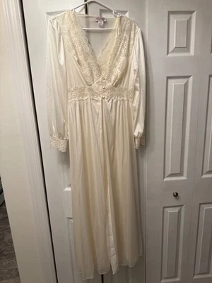 Shadowline Peignoir Set - Babydoll Completo Barrido Mediano Marfil Camisón y Bata Foto 1 de 4