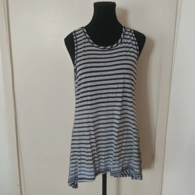 The Limited女式背心中号灰色和海军蓝条纹开叉纽扣细节 — 第 1/4 张图片