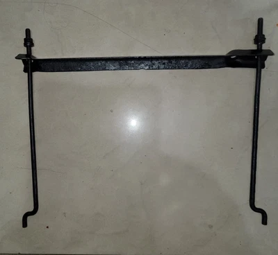 Оригинальный зажимной кронштейн и стержни для аккумулятора багажника Alfa Romeo Spider - Изображение 1 из 3