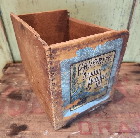 Antique Favorite Sewing Machine Oil Dovetail Wooden Box Advertising - LG Cover