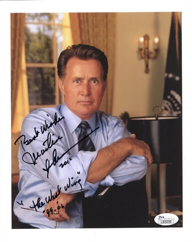MARTIN SHEEN HAND SIGNED 8x10 COLOR PHOTO      BEST POSE FROM WEST WING      JSA Cover