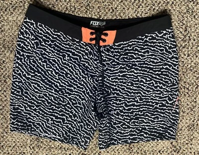 Shorts Fox Racing feminino tamanho 10 H2O branco preto laranja prancha natação costura interna 7" - Imagem 1 de 4