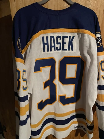 Vintage 90s NHL Buffalo Sabres CCM Stitched Jersey Adult XL Dominik Hasek Cover