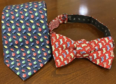 Lote de 2 corbatas/pajaritas de Navidad Vineyard Vines 100 % seda Foto 1 de 4