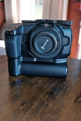 Blackmagic Pocket Cinema Camera 4K + SmallRig Cage + 3 Batteries + Grip - Works - Image 1 of 4