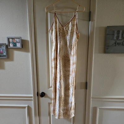 August Silk Intimates Large Nightgown  Size Large Brown Tan Animal Print. - Image 1 of 4