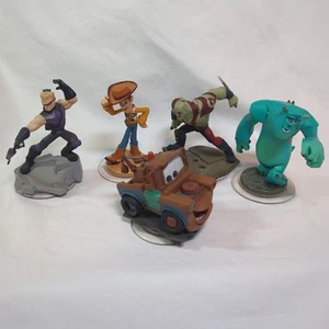 Lotto 5 Figurine Disney Infinity Marvel Pixar Woody Sully Mater Occhio di Falco Drax - Foto 1 di 16