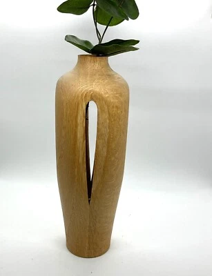 Jarrón de madera natural con diseño recortado tallado a mano de 9 pulgadas de alto Foto 1 de 4