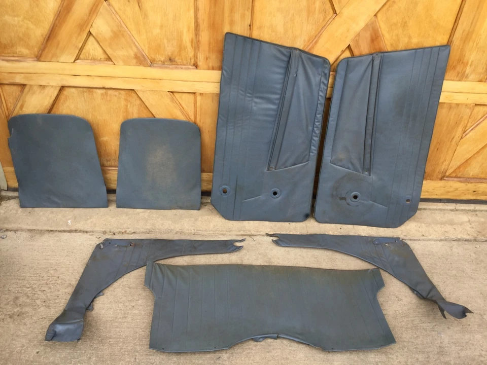 Triumph TR6 • Paneles interiores originales surtidos, azules. Usado. KT1447 Foto 1 de 4