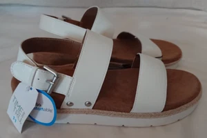 Women's White Time and Tru Comfort Platform Sandals Size 11 - Picture 1 of 6