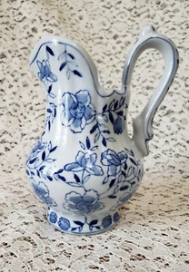 Brocca piccola vintage Andrea by Sadek blu cobalto bianco ceramica floreale burro  - Foto 1 di 6