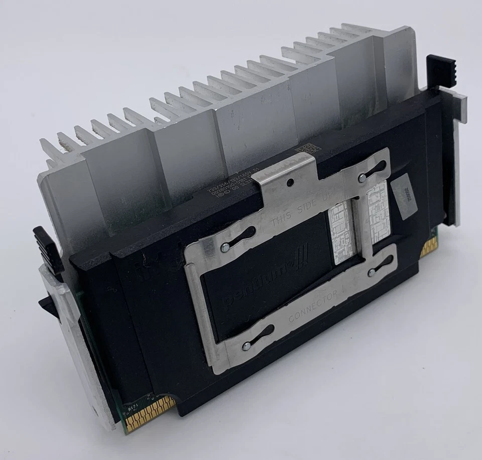 Intel Pentium III Processor Slot 1, 733MHz, 256KB Cache, 133MHz Bus - Image 1 of 1