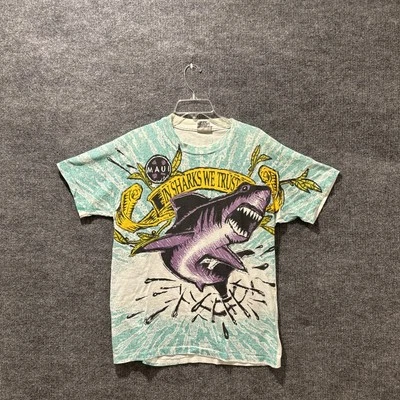 Camiseta De Colección Años 90 Maui In Sharks We Trust Gráfica AOP Para Hombre Talla Grande L Y2K Foto 1 de 4