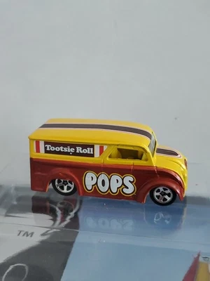 Hot Wheels Sweet Rides Entrega de lácteos Tootsie Roll POPS - Ruedas de 5 radios Foto 1 de 4