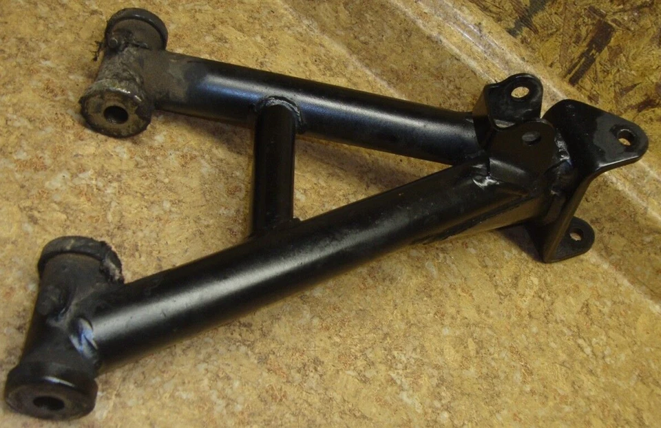 Yamaha Moto4 1986 Moto 4 ATV YFM225 YFM 225 brazo delantero derecho montaje de control 1987 Foto 1 de 1