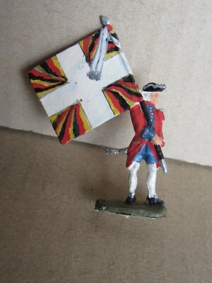 C374 Plat Etain Soldat Porte Drapeau Rgt de Diesbach XVIII Siècle H 4.6 cm - Photo 1/3