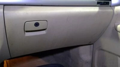 SATURN OUTLOOK   2008 Glove Box 465549 - Image 1 of 4