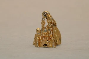 14k YELLOW GOLD WALT DISNEY MAGIC KINGDOM CASTLE PENDANT CHARM - Picture 1 of 8