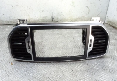 KIA SPORTAGE 2016 2 ISG MK4 QL Estate 5 puertas panel de radio moldura envolvente *8007 Foto 1 de 4