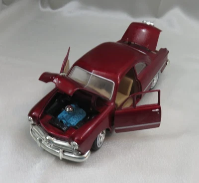 Borgoña - Ford Mercury 1949 cupé - coche fundido a presión escala 1:24 piezas móviles Foto 1 de 4
