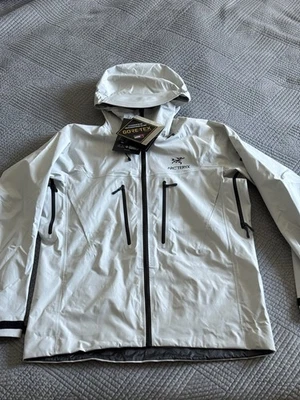 Arc’teryx Alpha SV White Ivory  Waterproof Ski Rain Jacket Size Extra Large XL - Image 1 of 4