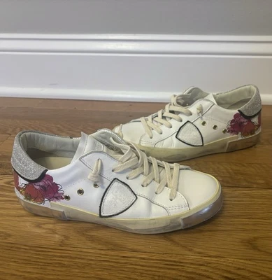飞利浦模型运动鞋白色花卉玫瑰银色闪光仿旧尺寸 37 — 第 1/4 张图片