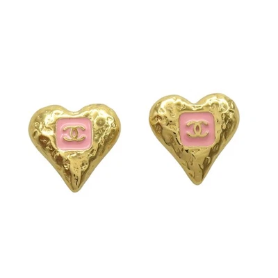 Pendientes CHANEL Forma Corazón Marca Coco Esmalte Rosa Chapados en Oro Foto 1 de 4