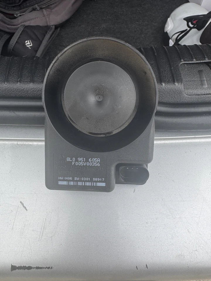 Bocina de alarma Audi OEM 8l0951605a Audi A4 S4 B6 Foto 1 de 2