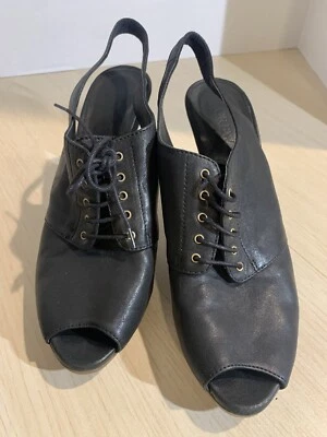 Zapatos para mujer J Crew talla 9 de cuero negro con cordones tacones ajustados punta abierta Foto 1 de 4
