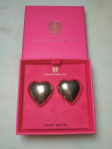 "Aretes House of Harlow 1960 dorados abovedados corazón hinchado 1,5"" nuevos en caja" - Imagen 1 de 5