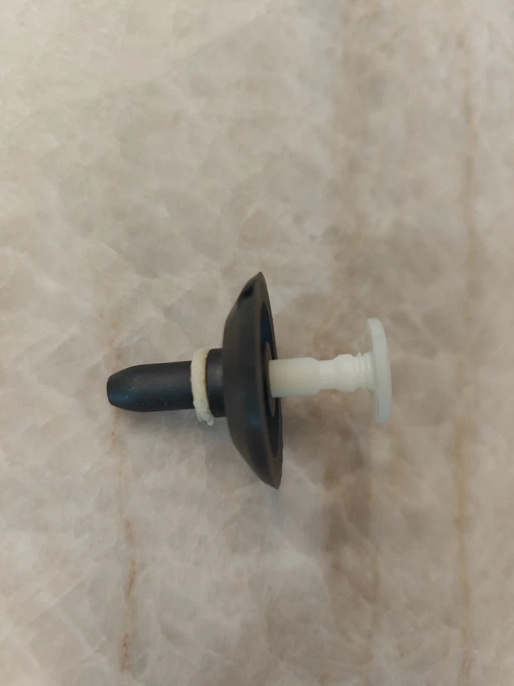 Подлинный крепеж для фасции Mopar 4805405AB - Изображение 1 из 3