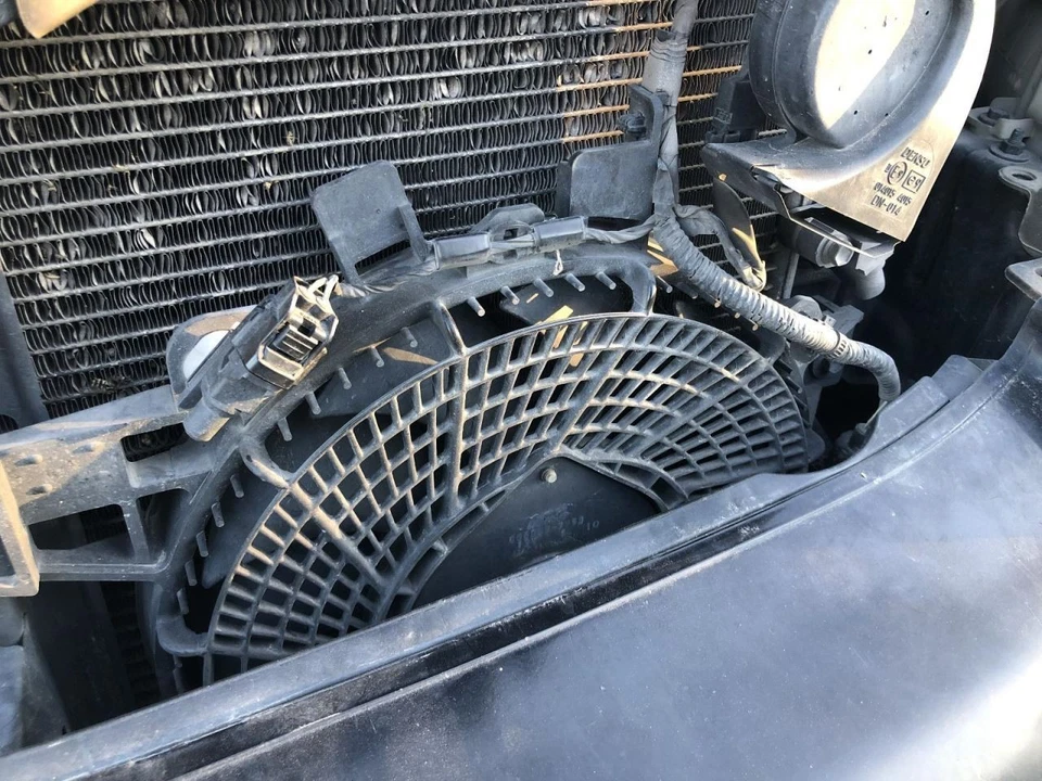 Toyota Sequoia 2005 conjunto de ventilador y cubierta OEM usado 344 k millas 884530C010 Foto 1 de 1