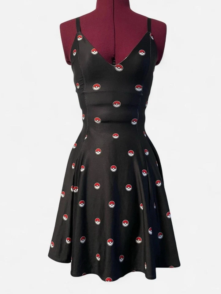 Mini vestido de tiras BLACKMILK x Nintendo aposentado/raro Poké Ball - Imagem 1 de 4