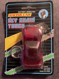 PORTACHIAVI AUTO GIOCATTOLO ROSSO VINTAGE ANNI '90 con TORCIA NASO NON APERTO ๐ - Foto 1 di 1