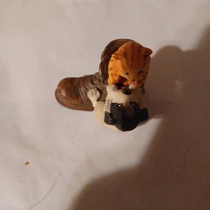 Cute Kitten & Puppy Playing In A Boot 2"x 2"x 1.75" In Excellent Shape - Picture 1 of 5