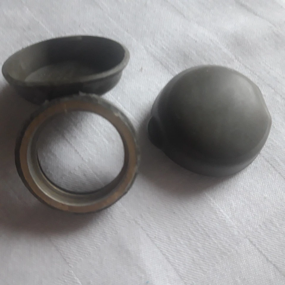 Hensoldt Bundeswehr 8x30, Okularabdeckung (2 Stück) - Bild 1 von 1