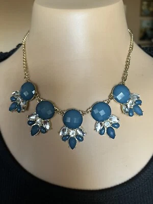 Collar y pendientes de boda de 17" con pedrería de flores de cabujón facetado azul verdoso Foto 1 de 4