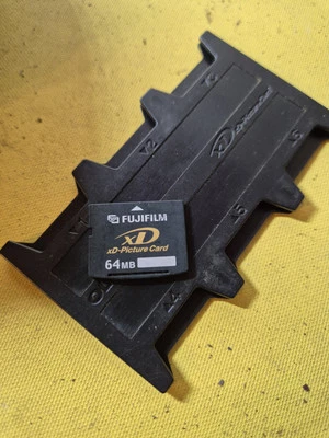Fujifilm xD Picture Card 64MB for Fujifilm Olympus and Kodak Cameras - Image 1 of 3