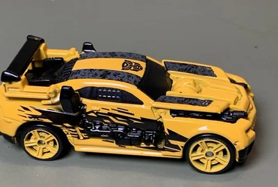 Chevy Camaro Hasbro Transformers Bumblebee 2010 amarillo fundido a presión Foto 1 de 4