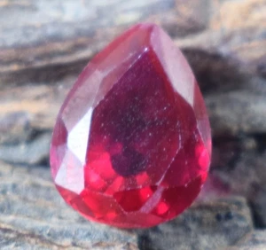 7,70 ct natürlicher roter Saphir 12 x 9 mm Birne Edelstein zertifiziert E14034 Preisvorschlag - Bild 1 von 8