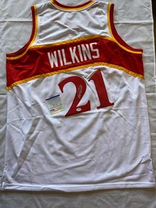 Camiseta deportiva autografiada de Dominic Wilkins Atlanta Hawks PELÍCULA DESTACADA HUMANA CERTIFICADO DE AUTENTICIDAD PSA - Imagen 1 de 3