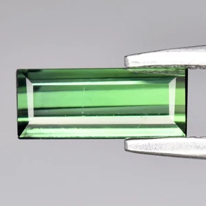 💎 0,92ct VS Baguette natürlicher grüner Turmalin - unbeheizt, Mosambik Edelstein - Bild 1 von 4