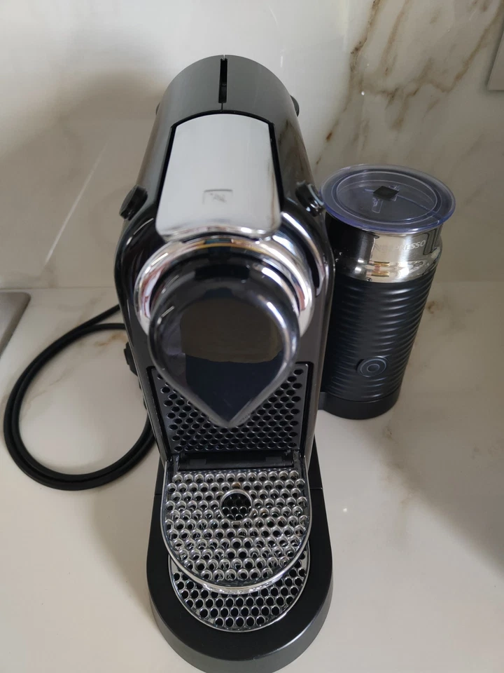 Nespresso Citiz e Milk C 123 Aeroccino Coffee Machine  - Immagine 1 di 4