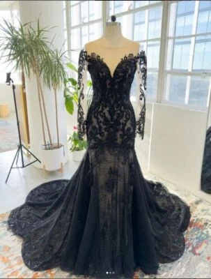 Vestidos de novia góticos de sirena cuello en V profundo manga larga apliques de encaje vestido de novia Foto 1 de 4