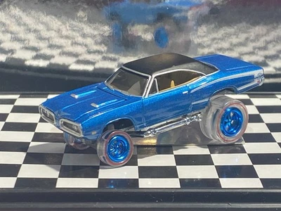 1/64 ZINGER 1970 DODGE SUPER BEE BLUE JACK UP WITH CLEAR TIRES M28 - Image 1 of 4