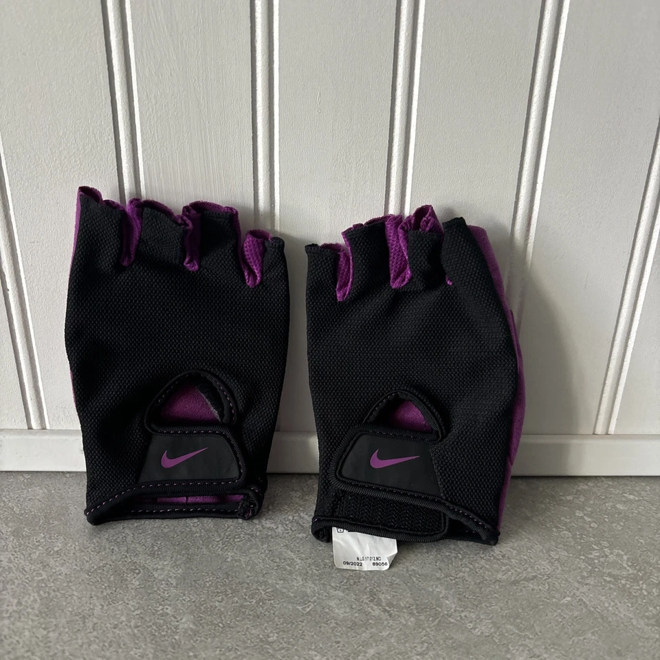 耐克女式健身房基础训练手套 M 码 - 黑色/紫色 — 第 1/4 张图片